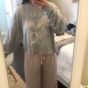 Cropped urban graphic tee